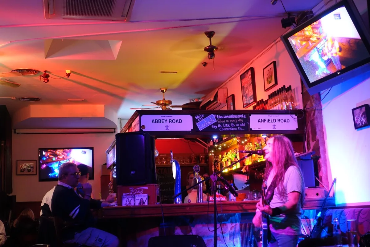 Scanlons Cavern Bar en Costa Teguise con música en directo