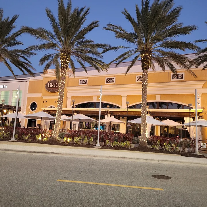 Brio Italian Grille exterior and patio at University Town Center Sarasota.