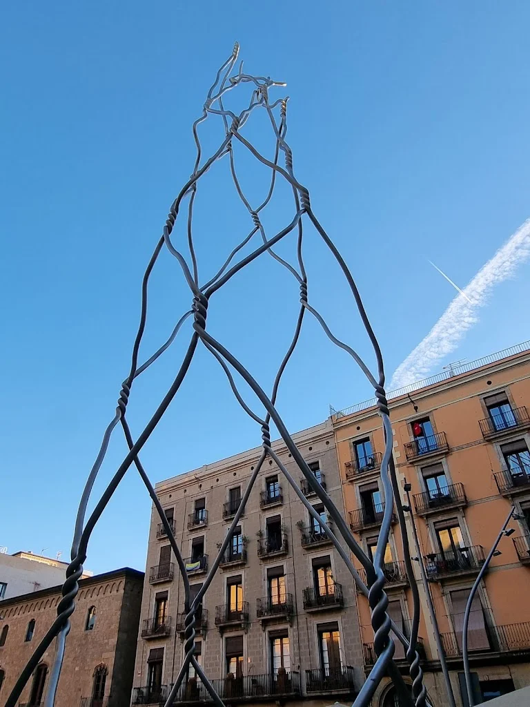 monument-als-castellers-in-barcelona-ask-ai-mindtrip