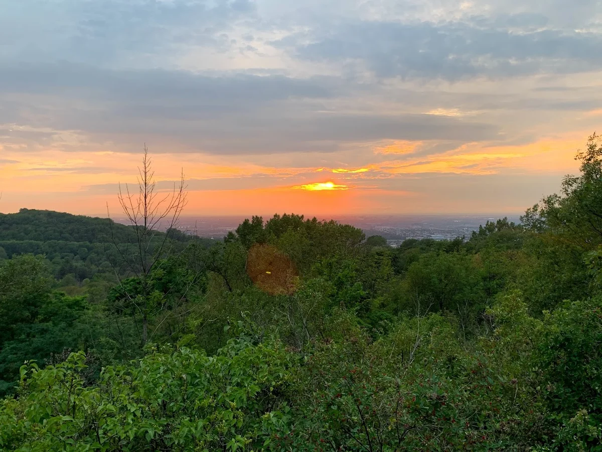Sunset lookout in Montreal, Quebec - Ask AI | mindtrip