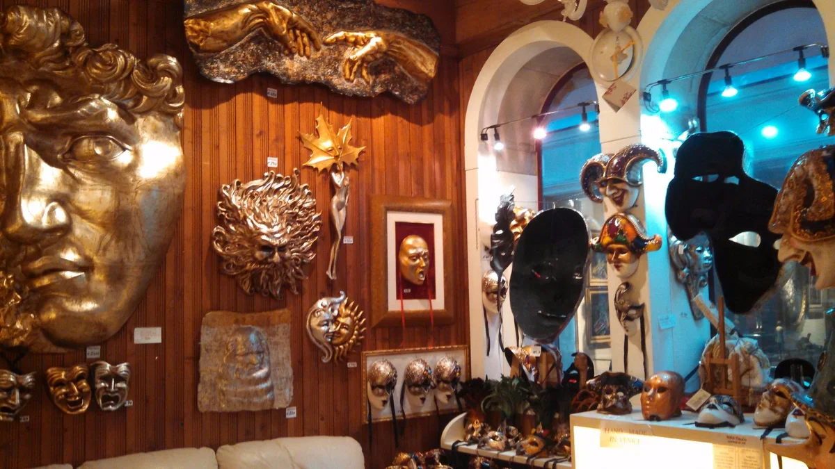 Max Studio in Venice, Italy - Ask AI | mindtrip