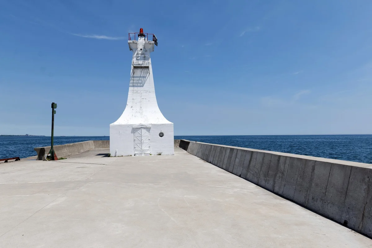 Burlington Canal Lighthouses in Hamilton - Ask AI | mindtrip