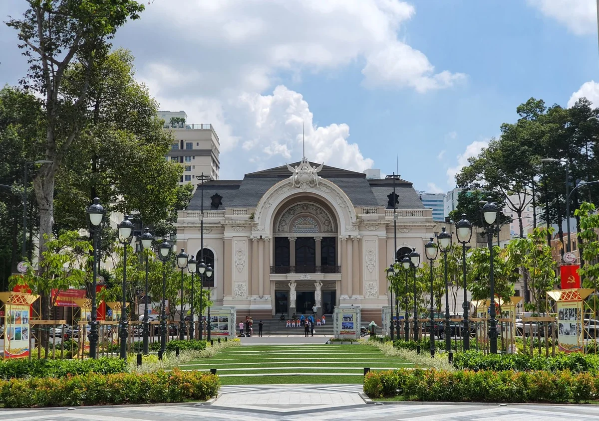 Lam Son Square in Ho Chi Minh City - Ask AI | mindtrip