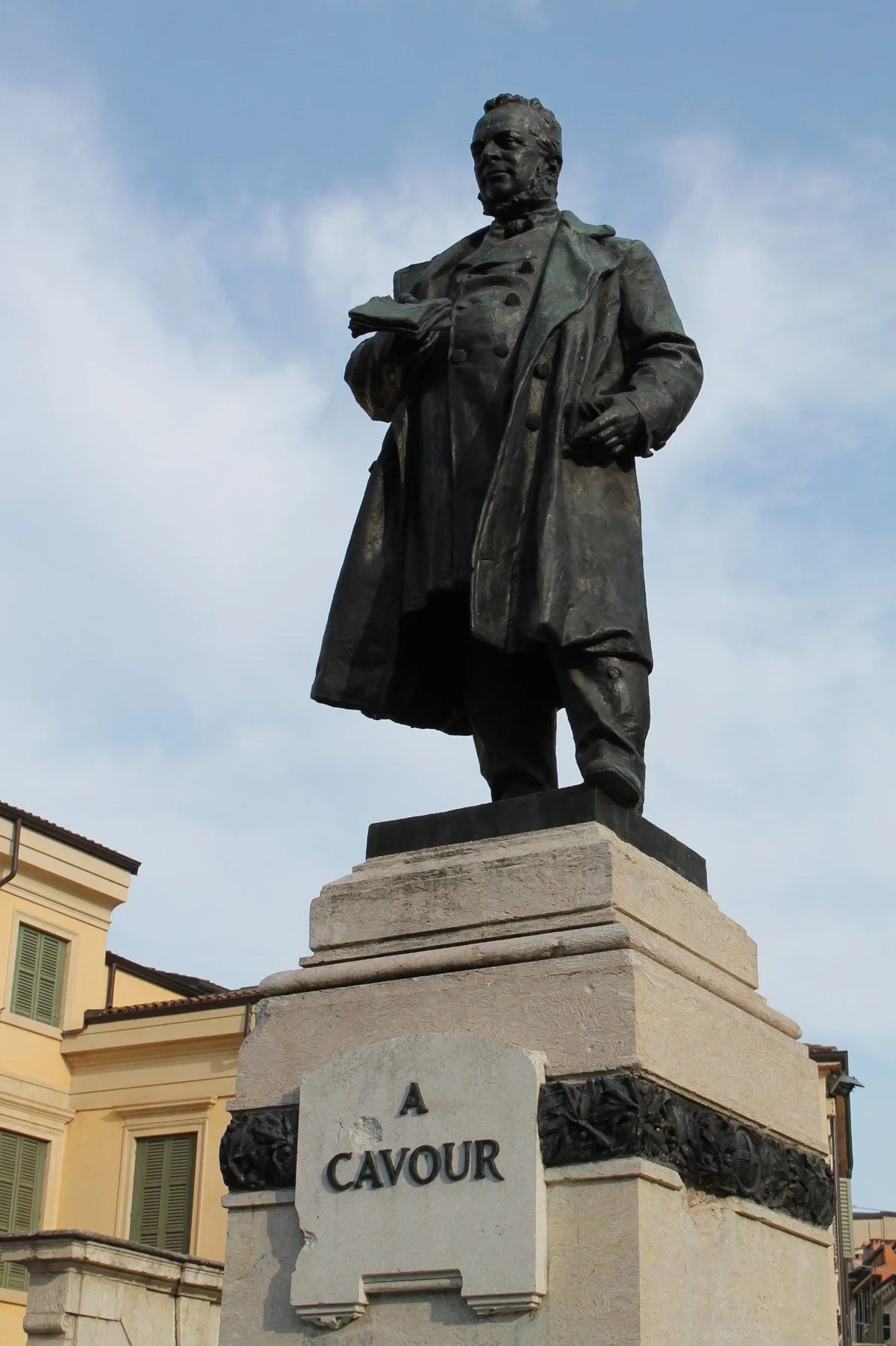 Statua di Cavour in Verona, Veneto - Ask AI | mindtrip
