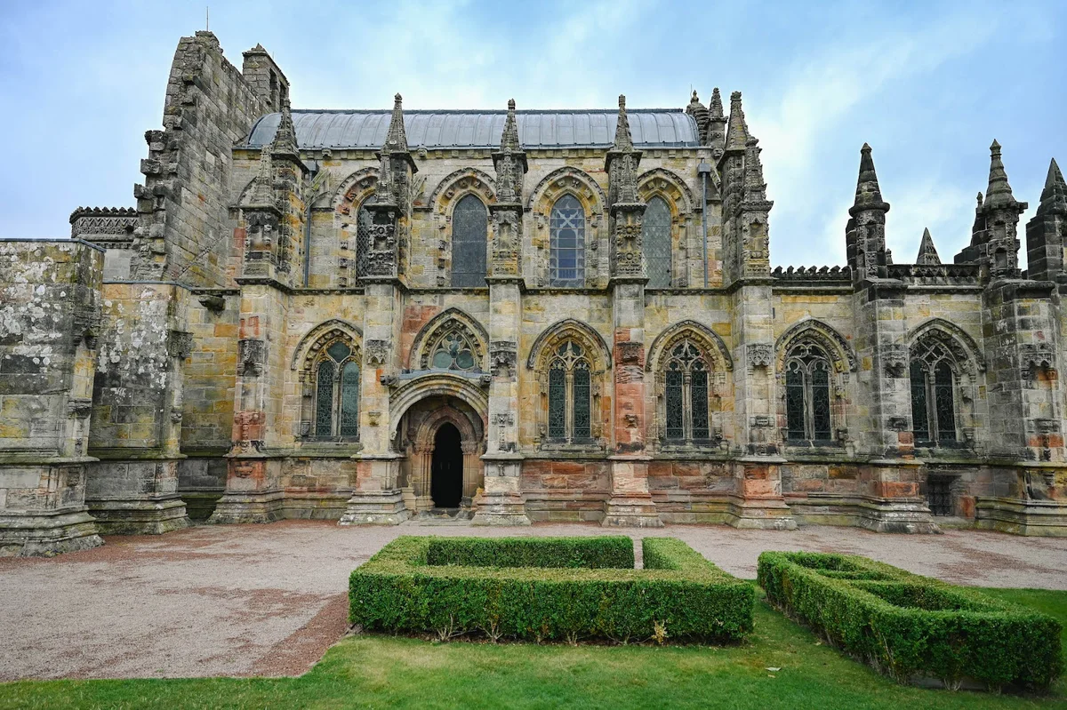 Rosslyn Chapel in Roslin, Scotland - Ask AI | mindtrip