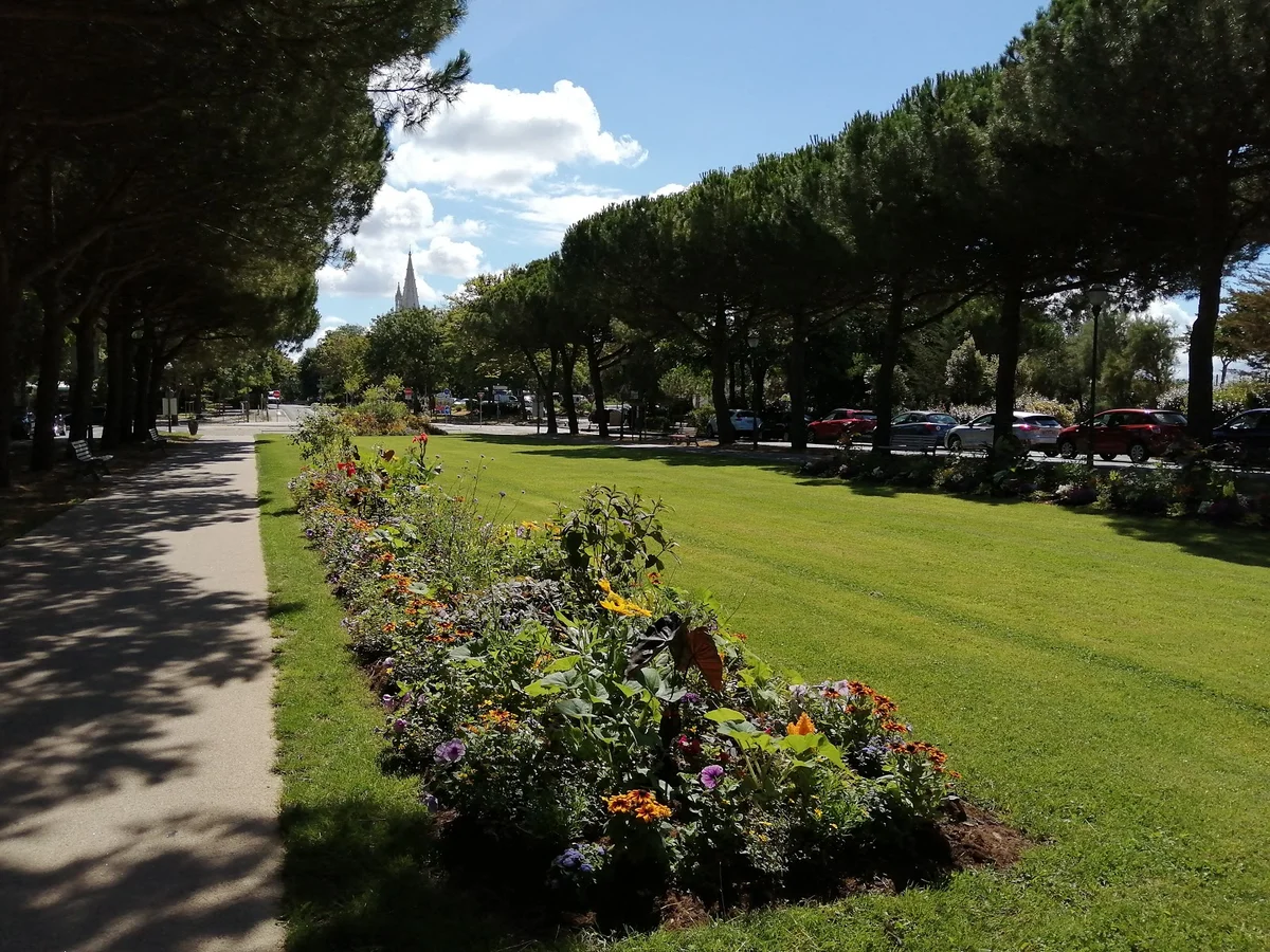 Le parc Charruyer | What to Know Before You Go