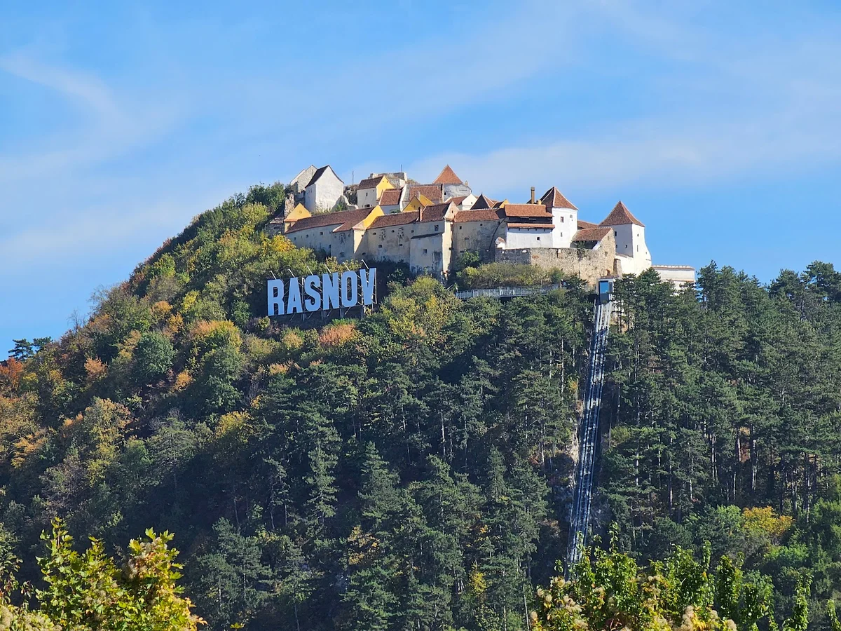 Râșnov Citadel in Rasnov, Județul Brașov | Ask Anything