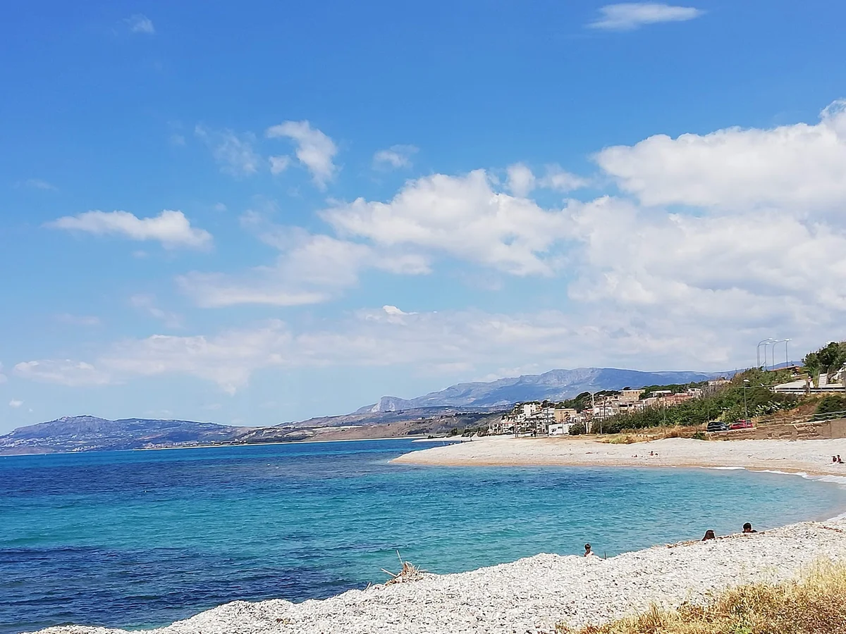 spiaggia-di-seccagrande-in-eraclea-minoa-ask-ai-mindtrip