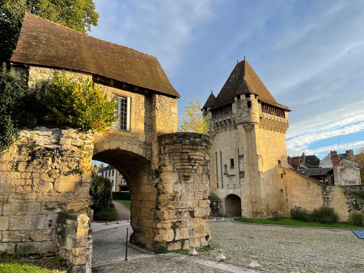 Porte du Croux in Nevers - Ask AI | mindtrip
