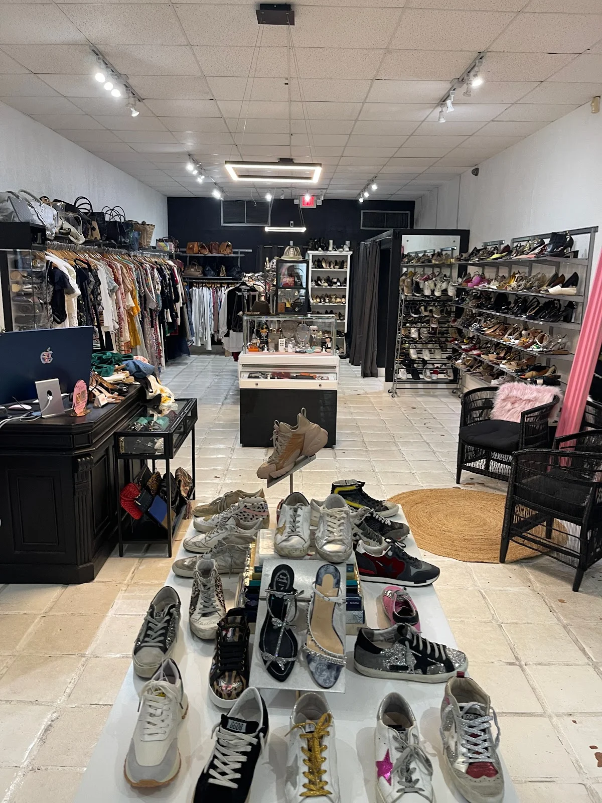 The Fashionista Consignment Boutique - Ask AI | mindtrip