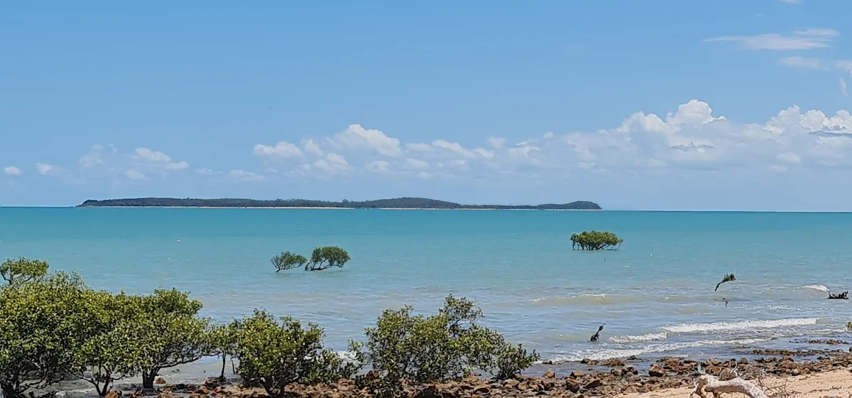 Rocky beach in Clairview, Queensland - Ask AI | mindtrip