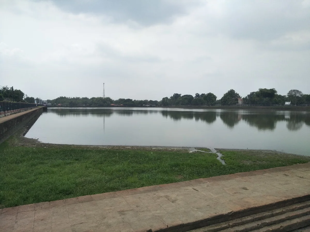 Kolam Segaran in Pakis | What to Know Before You Go