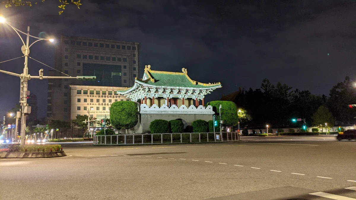 Taipei East Gate (JingFu Gate) in Taipei | Ask Anything