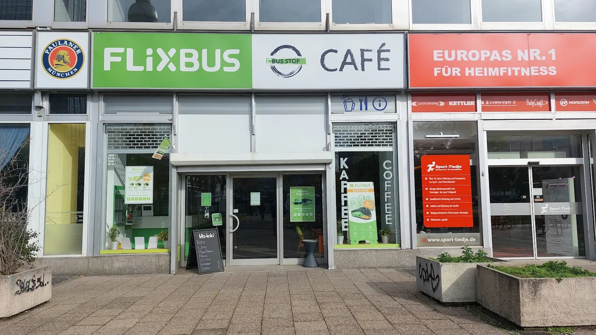 busstop-flixbus-caf-in-berlin-ask-anything