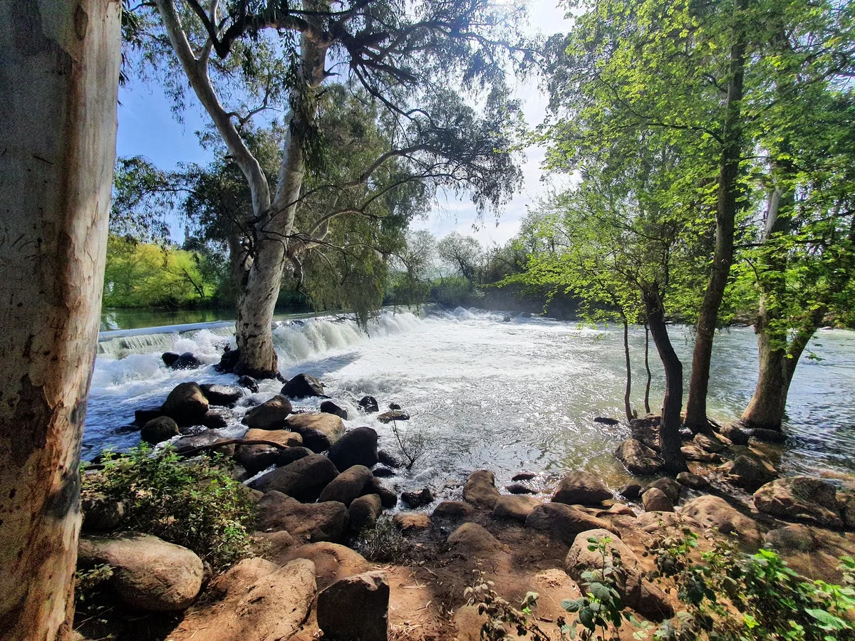 Historic Jordan - small waterfall - Ask AI | mindtrip