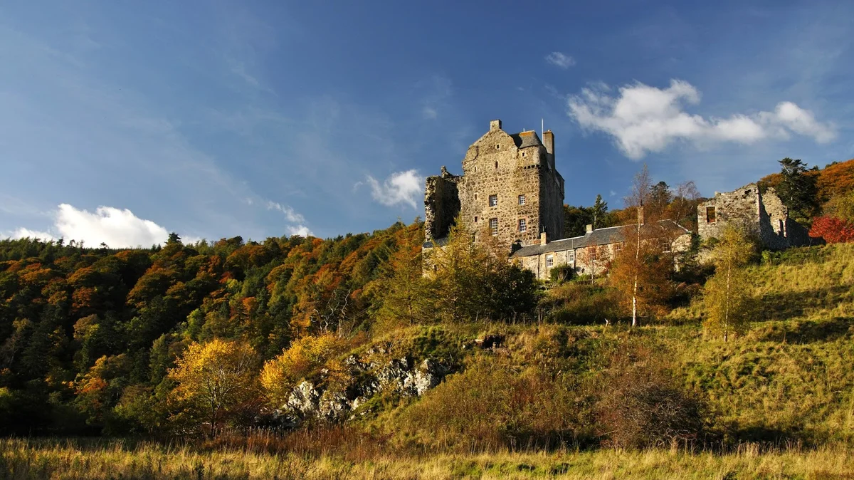 Neidpath Castle in Peebles, Scotland - Ask AI | mindtrip