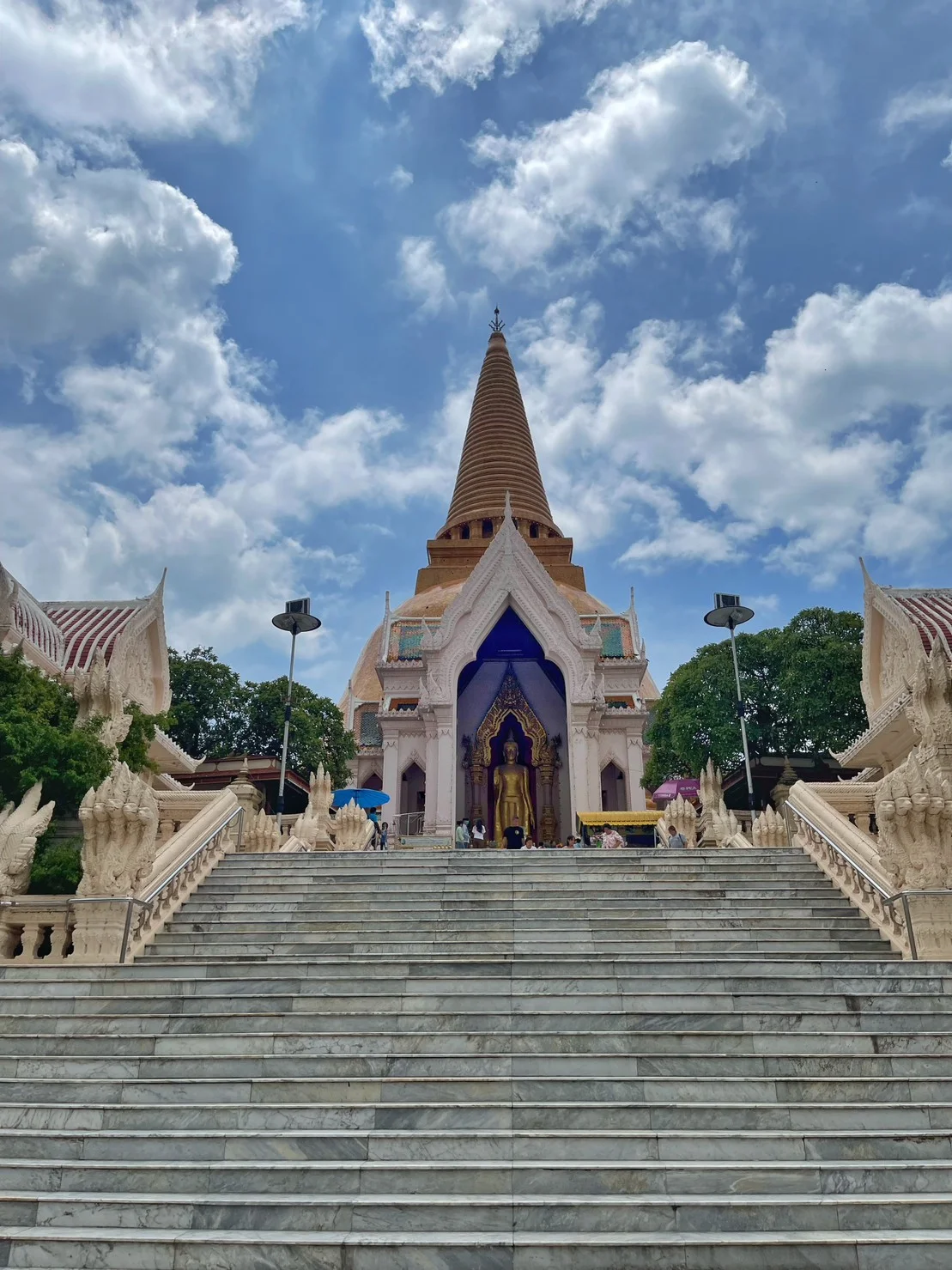 Wat Phra Ngam in Nakhon Pathom - Ask AI | mindtrip