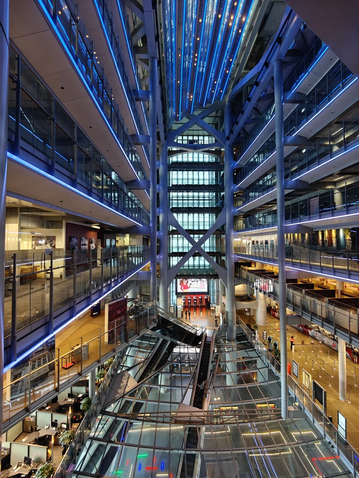HSBC Building in Hong Kong, Hong Kong Island | Ask Anything