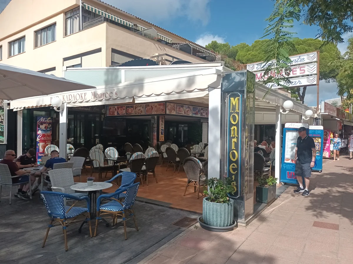 Monroes in Palmanova | What to Know Before You Go