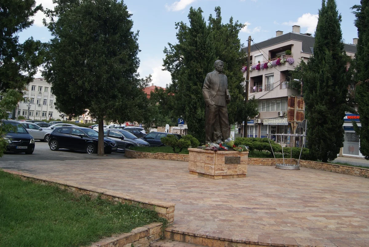 Kocho Racin Statue in Veles | What to Know Before You Go