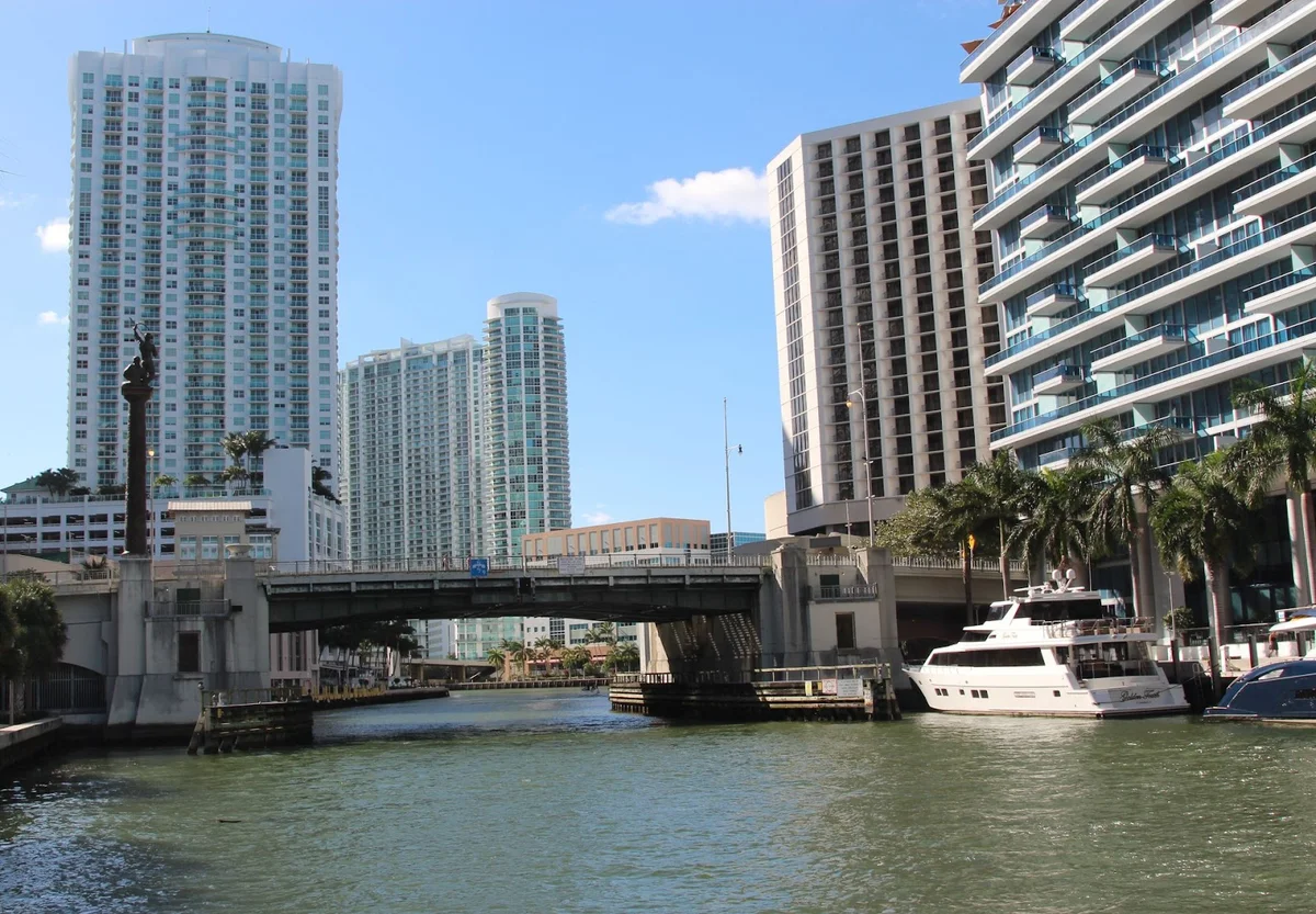 Brickell Avenue Bridge in Miami | What to Know Before You Go