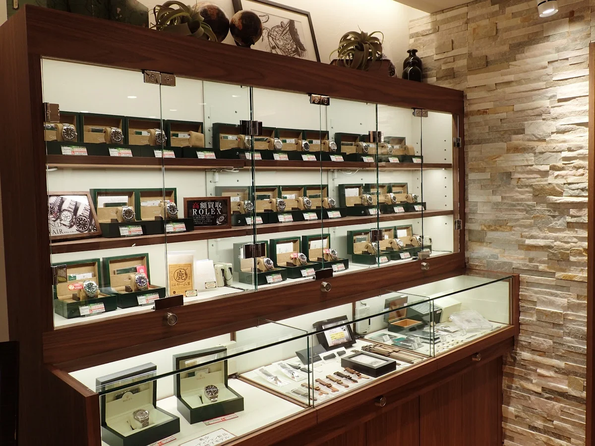ROLEX Specialty Shop Quark Fukuoka in Fukuoka | Ask Anything