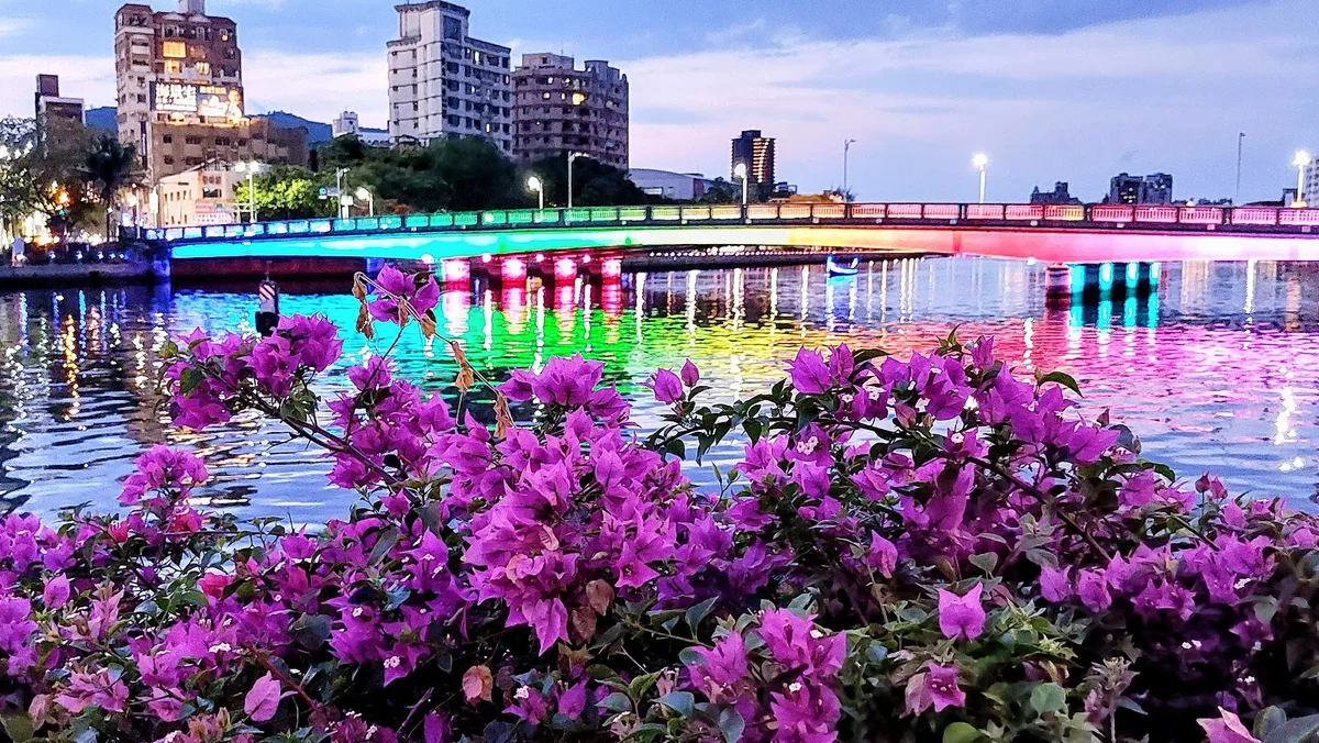 Kaohsiung Bridge in Lingya, Kaohsiung City | Ask Anything