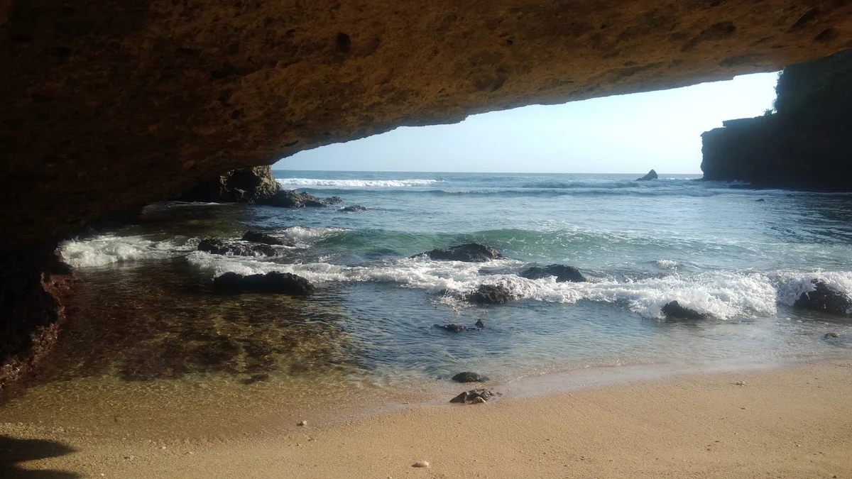 Pantai Ngledakan Ciut in Jawa Timur - Ask AI | mindtrip
