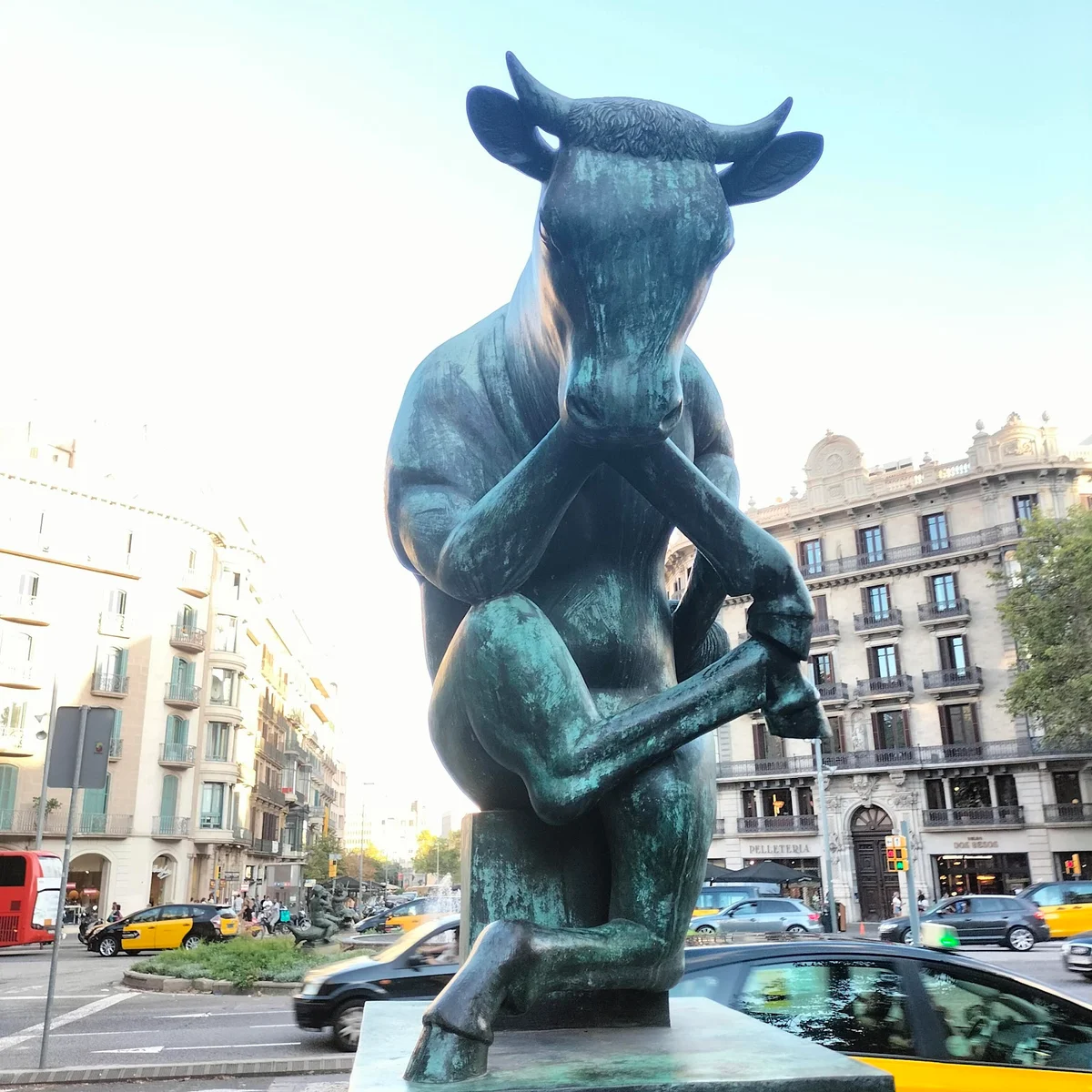 Thinking Cow Statue in Barcelona - Ask AI | mindtrip