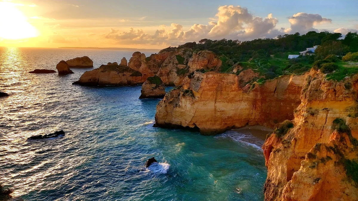 Praia de Boião in Alvor, Faro District - Ask AI | mindtrip