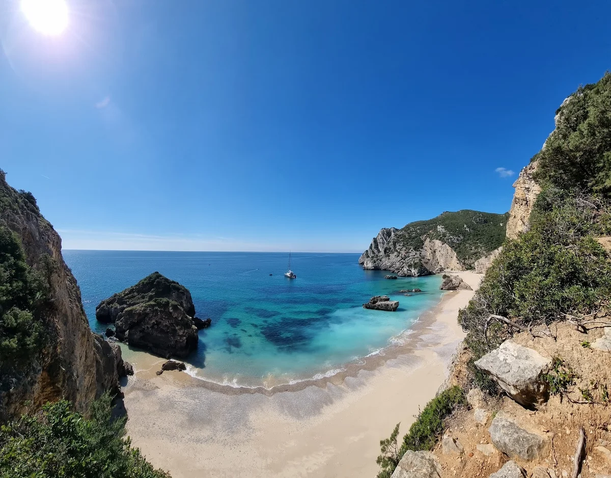 praia-do-ribeiro-do-cavalo-in-sesimbra-ask-ai-mindtrip