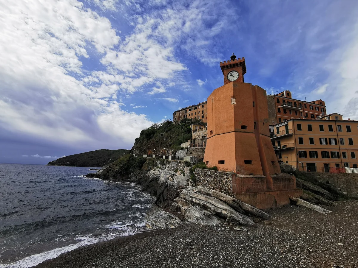 Torre degli Appiani in Rio Marina - Ask AI | mindtrip
