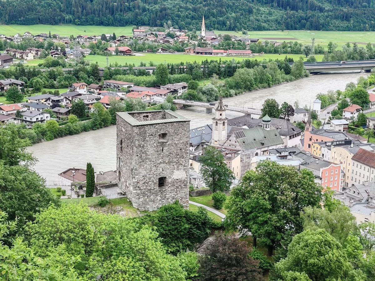 Oberes Schloss Rattenberg in Rattenberg - Ask AI | mindtrip