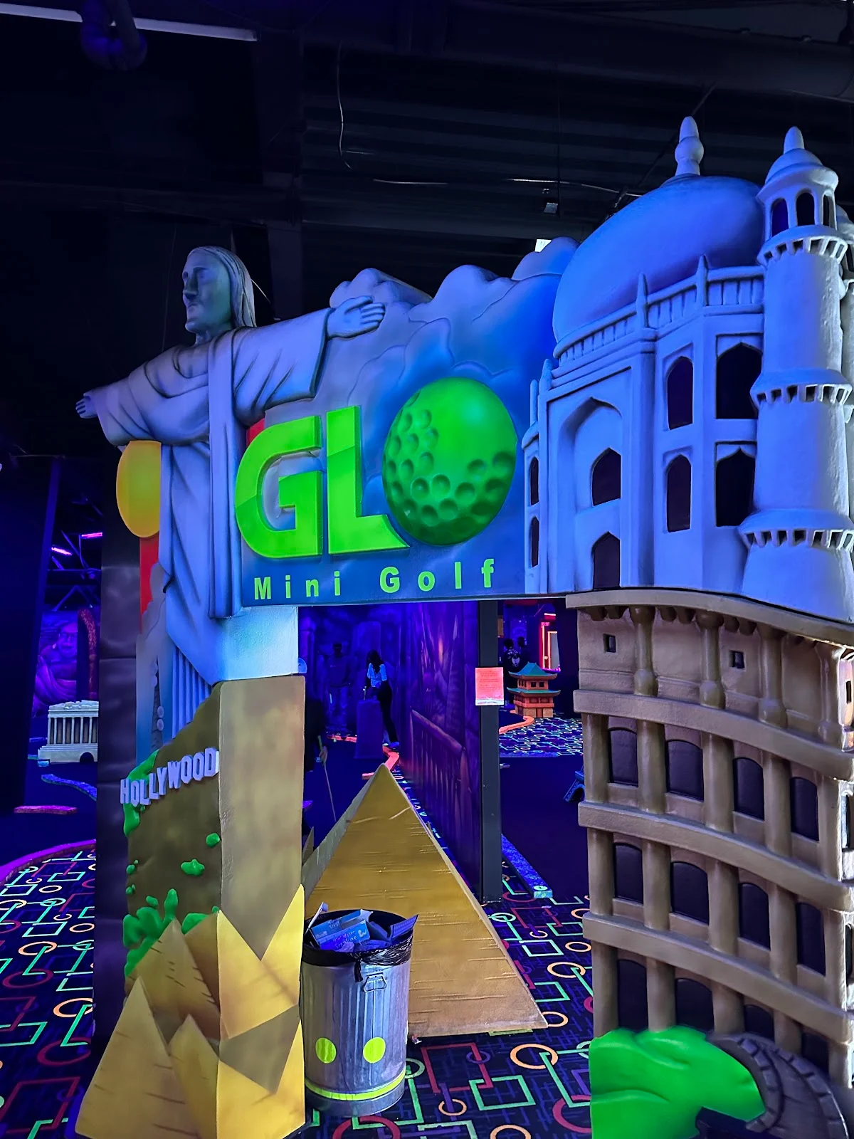 GLO Mini Golf |Arcade | Virtual Reality | Ice Cream Bar