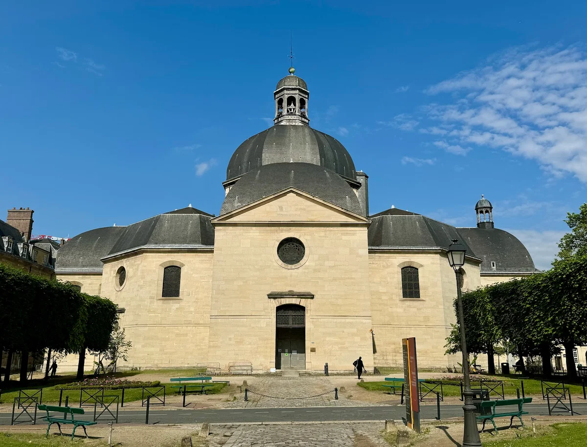chapelle-saint-louis-de-la-salp-tri-re-ask-anything