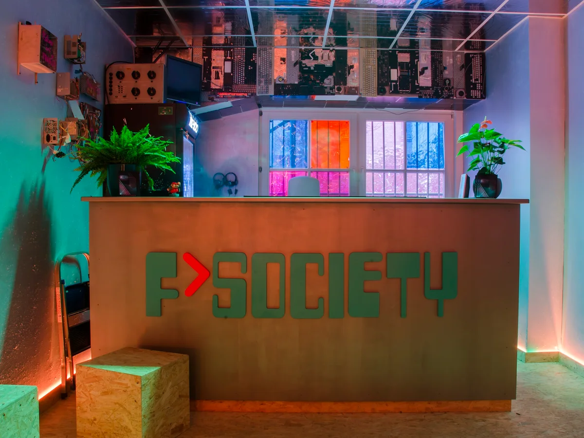 Fsociety in Leipzig, Sachsen | Ask Anything