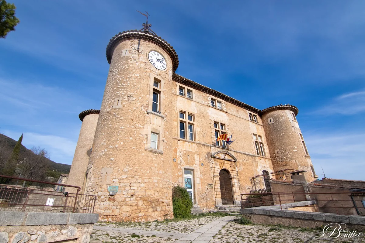 Chateau de Rustrel in Rustrel - Ask AI | mindtrip