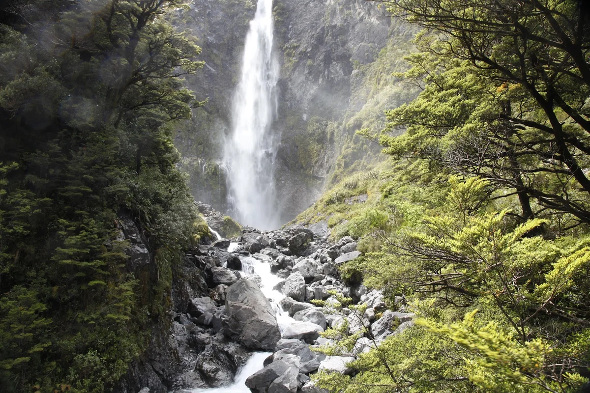 Devils Punchbowl Waterfall | What to Know Before You Go