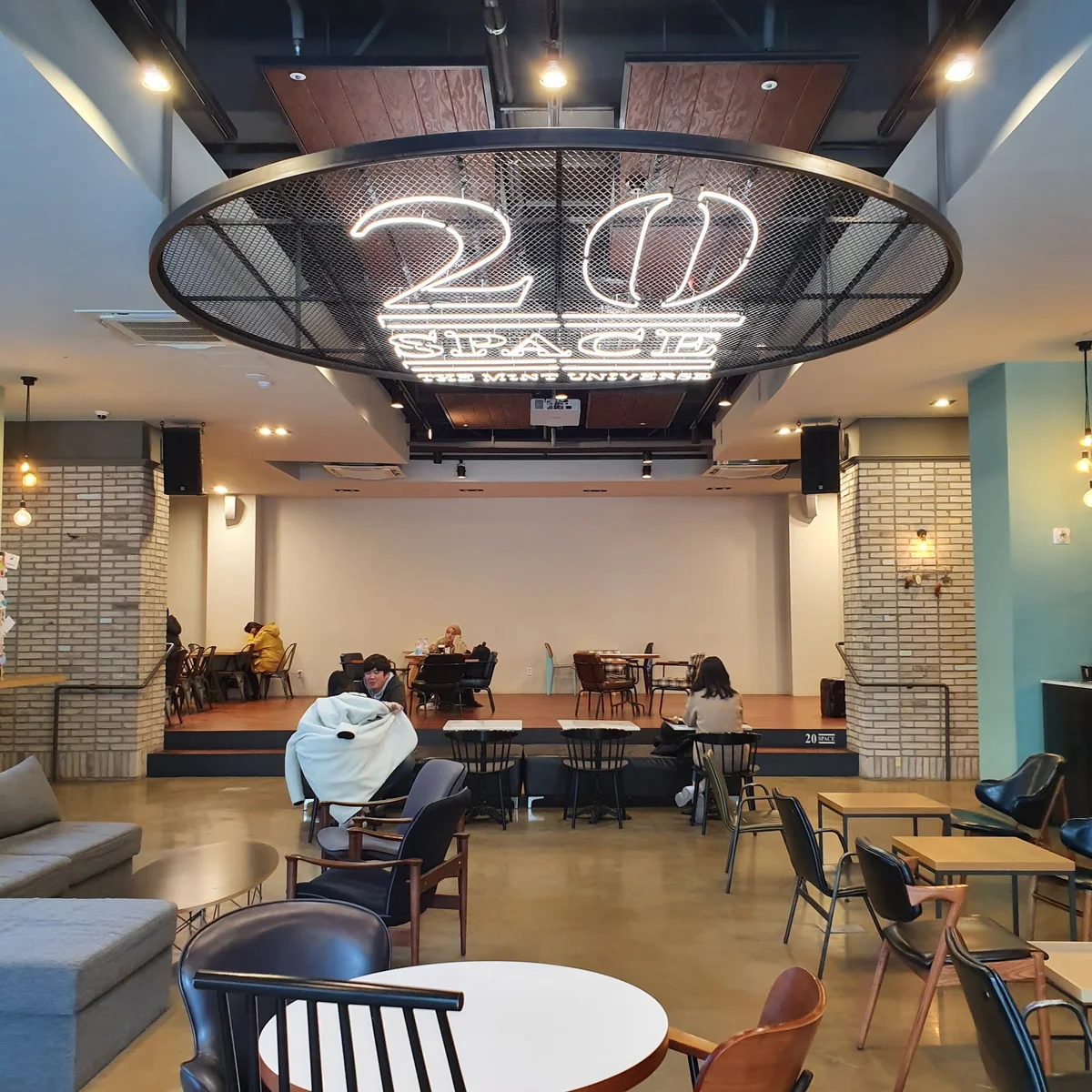 20 Space: The Mint Universe (Cube Cafe)