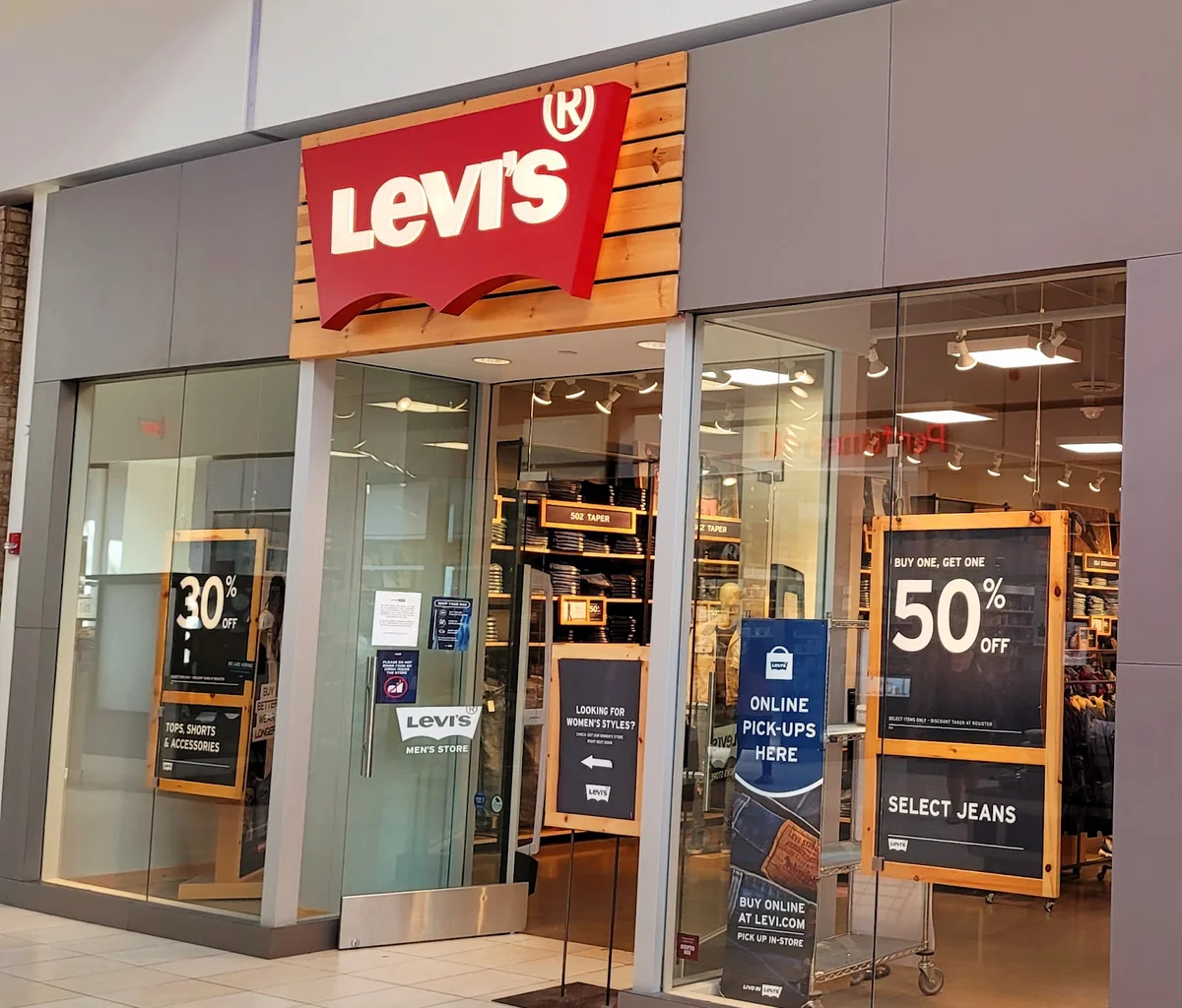 Levi's Outlet Store in Rosemont - Ask AI | mindtrip