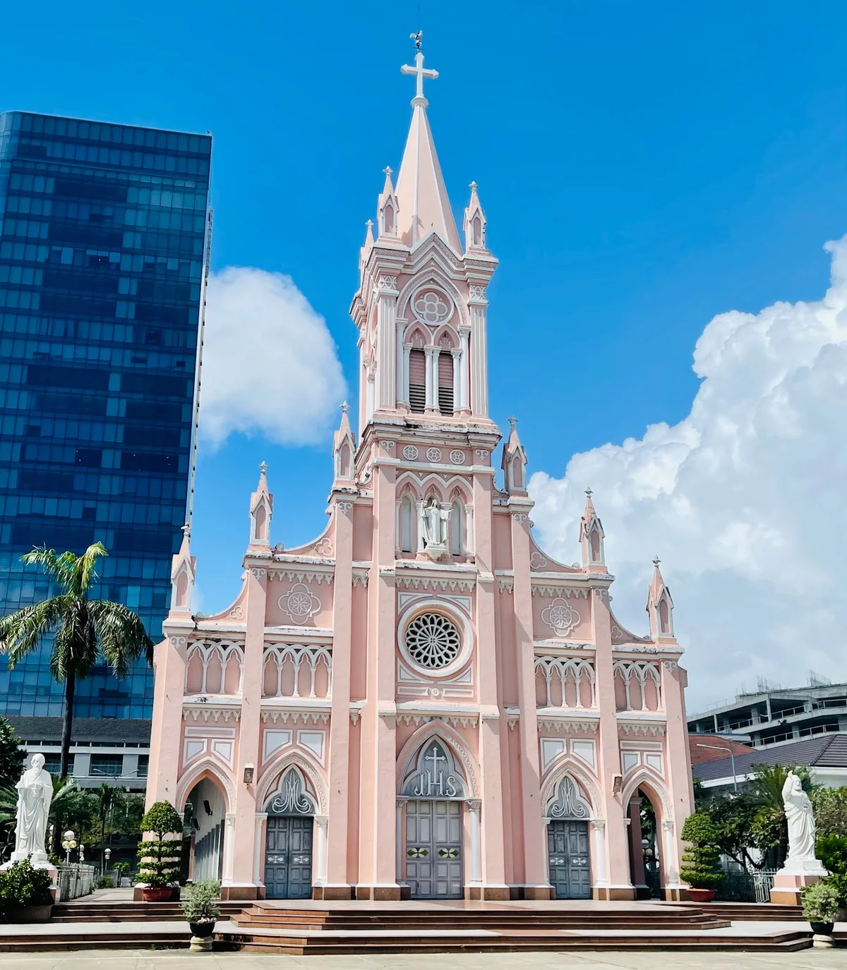 Da Nang Cathedral (Pink Church) - Ask AI | mindtrip
