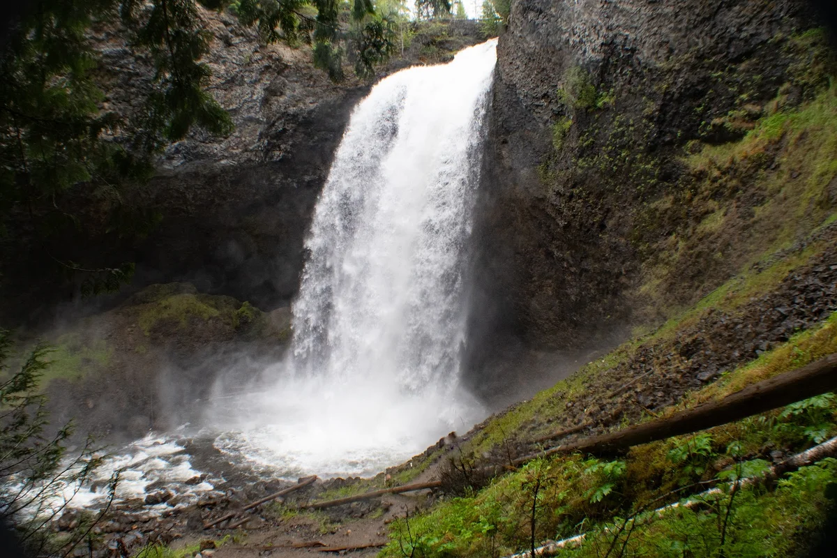 Moul Falls in British Columbia - Ask AI | mindtrip