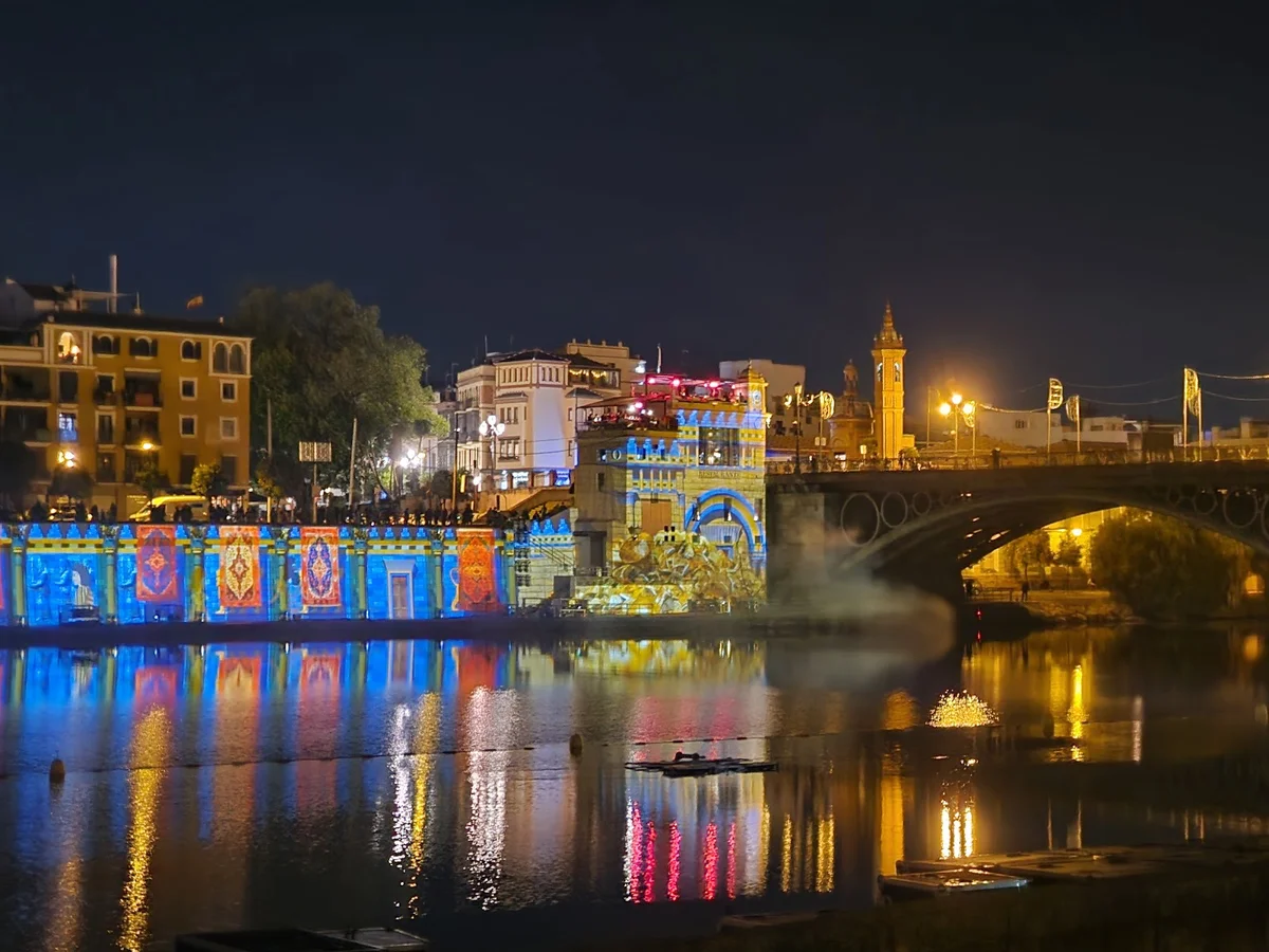La Navidad en el Río, Navigalia - Ask AI | mindtrip