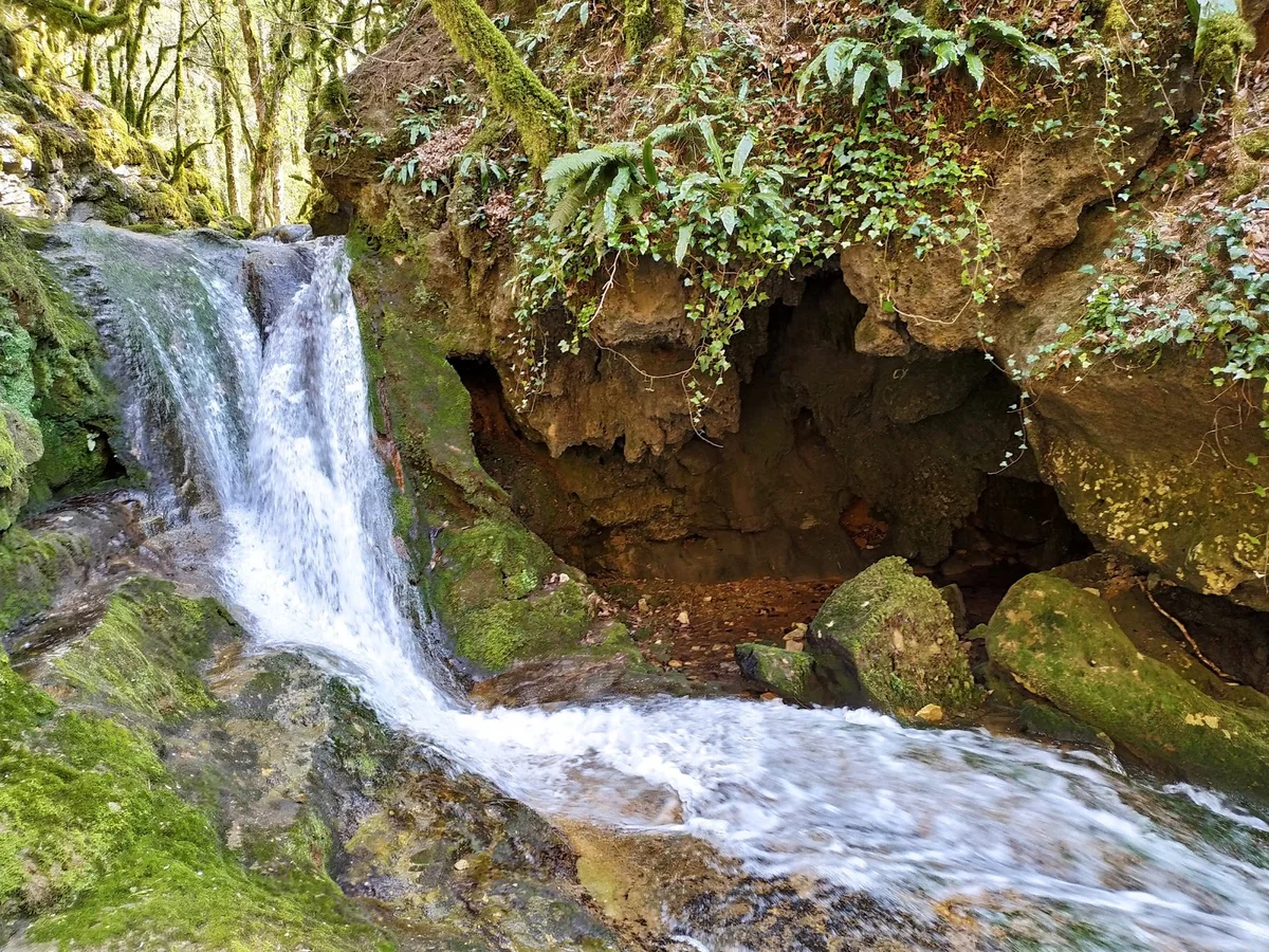 Cascade de la Fouge - Ask AI | mindtrip