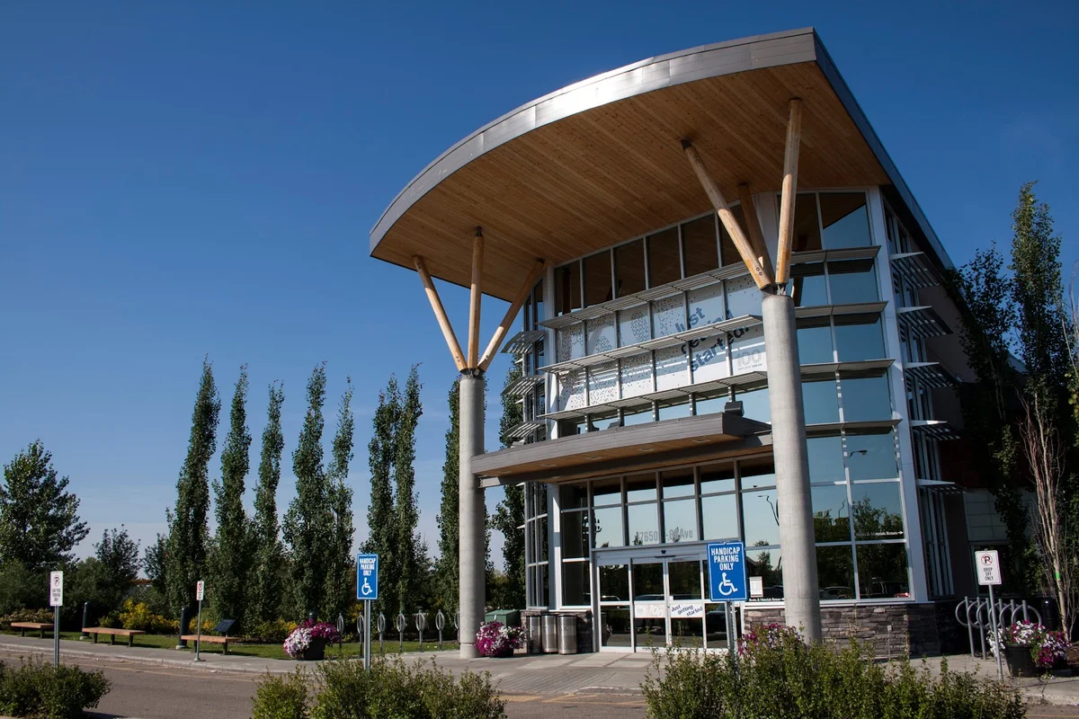 Edmonton Public Library - Lois Hole (Callingwood)