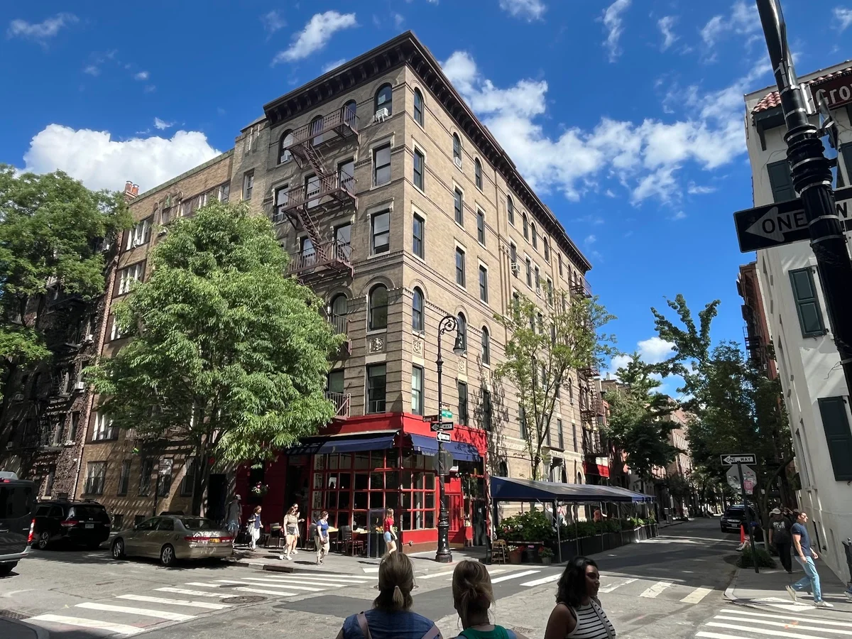 Friends Building in New York City - Ask AI | mindtrip
