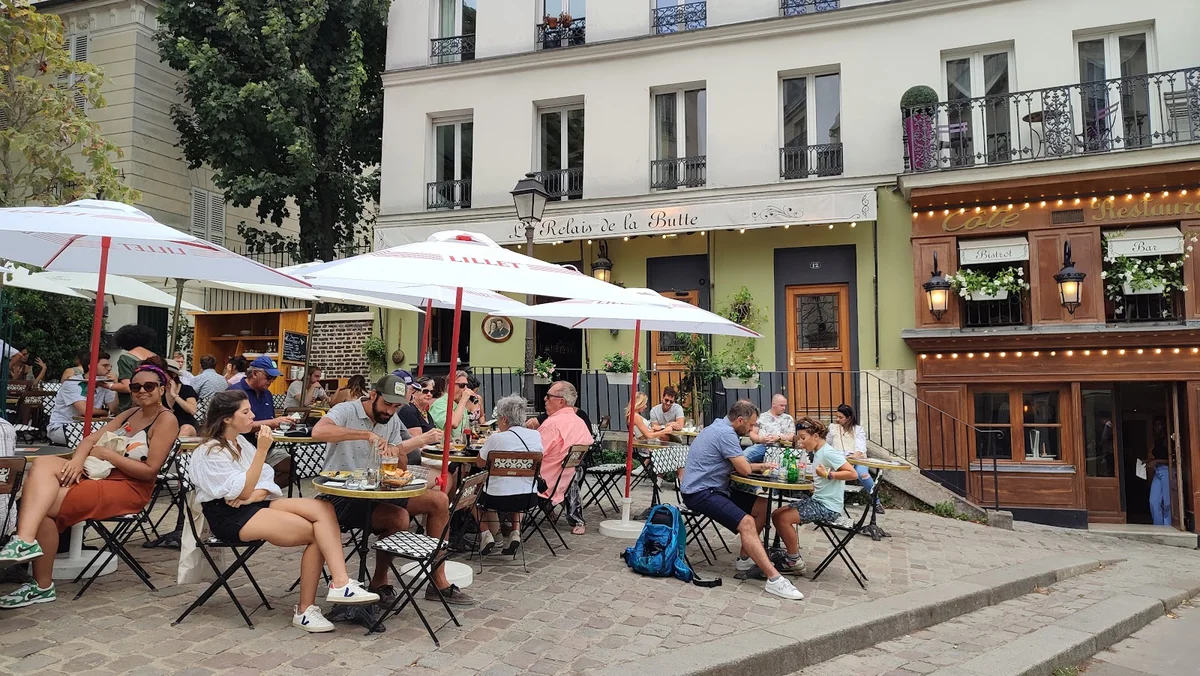 Rue Ravignan in Paris, Île-de-France | Ask Anything