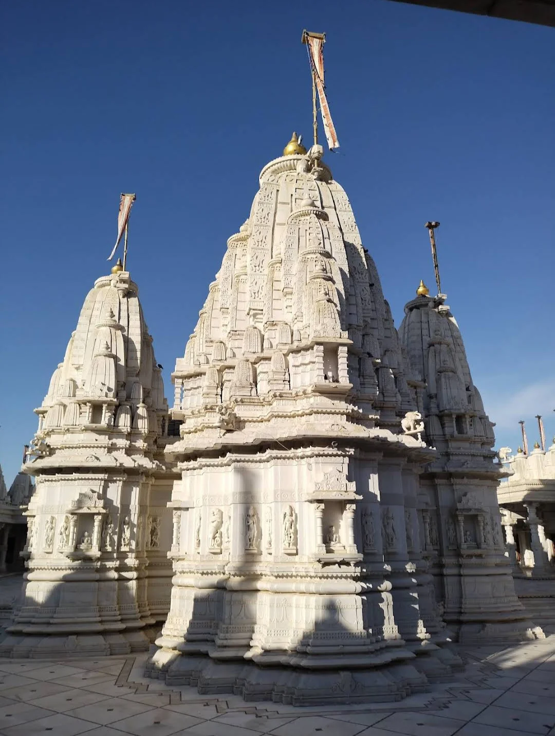 72 Jinalaya Laxmivallabh Parshvnath Swetamber Jain Mandir Bhinmal
