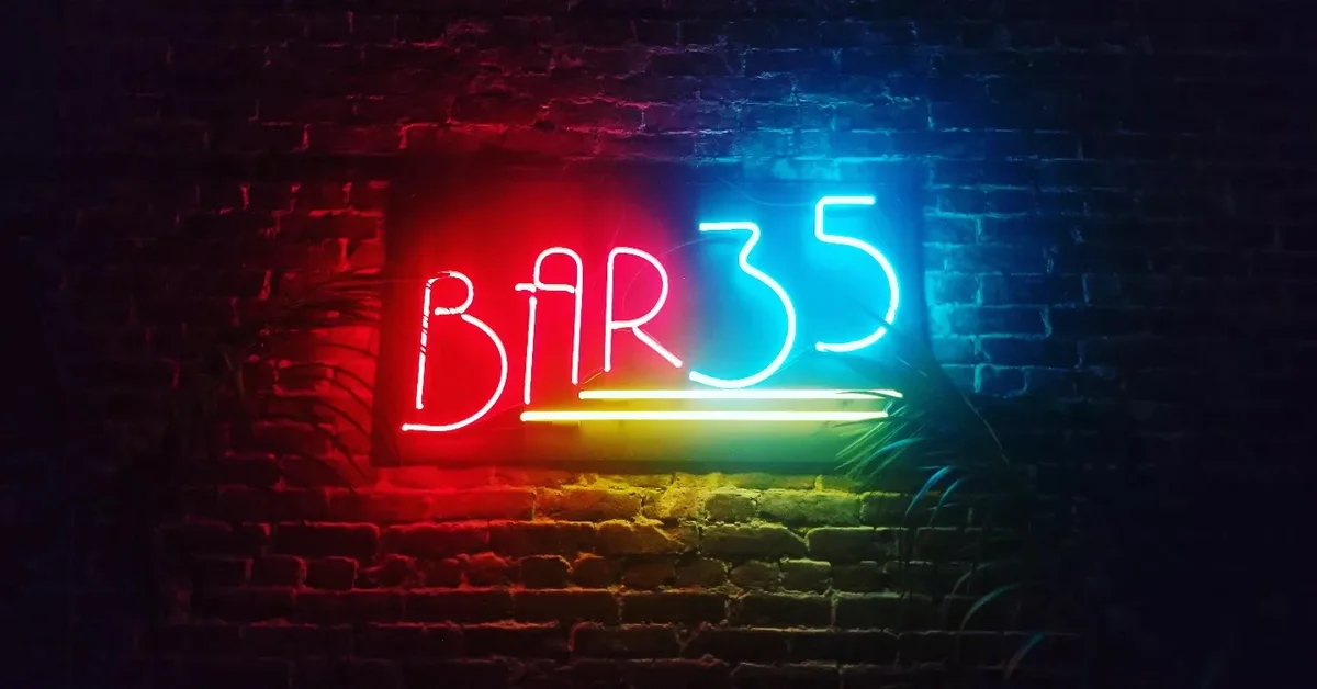Bar 35 in Honolulu, Hawaii | What to Know Before You Go