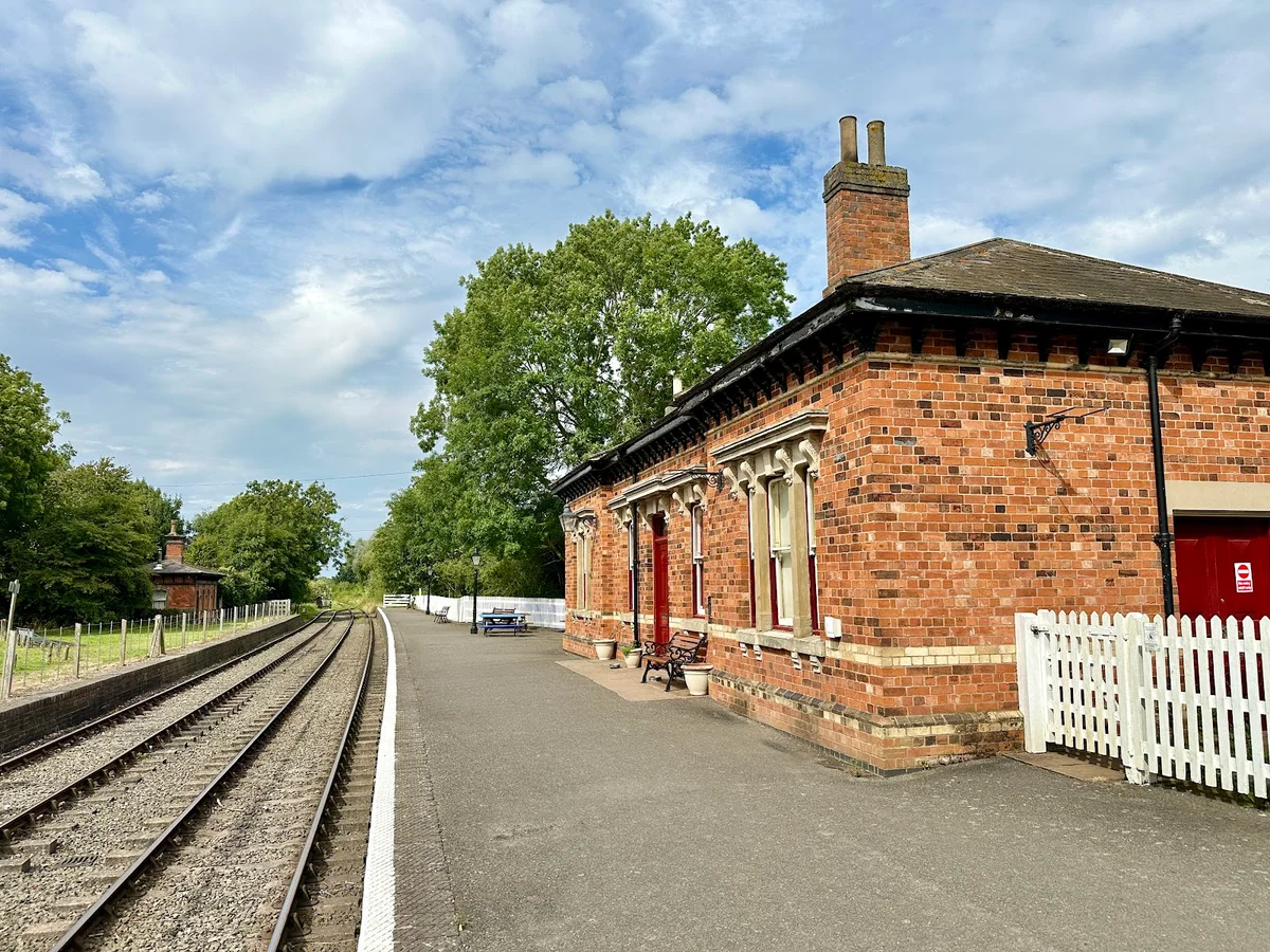Station Glass in Sutton Cheney, England - Ask AI | mindtrip